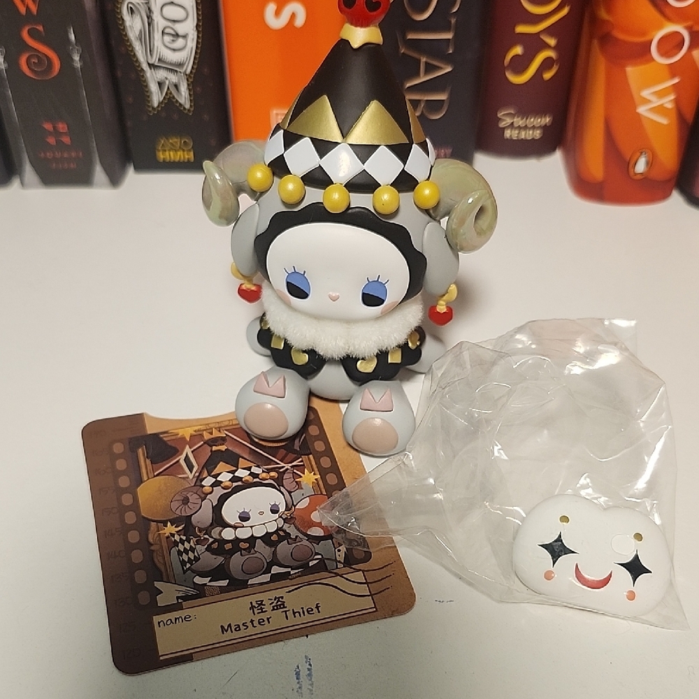 Emma Frostveil Villa Master Thief Figurine
